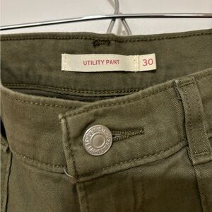 Levi's Olive Ankle Cropped Pants